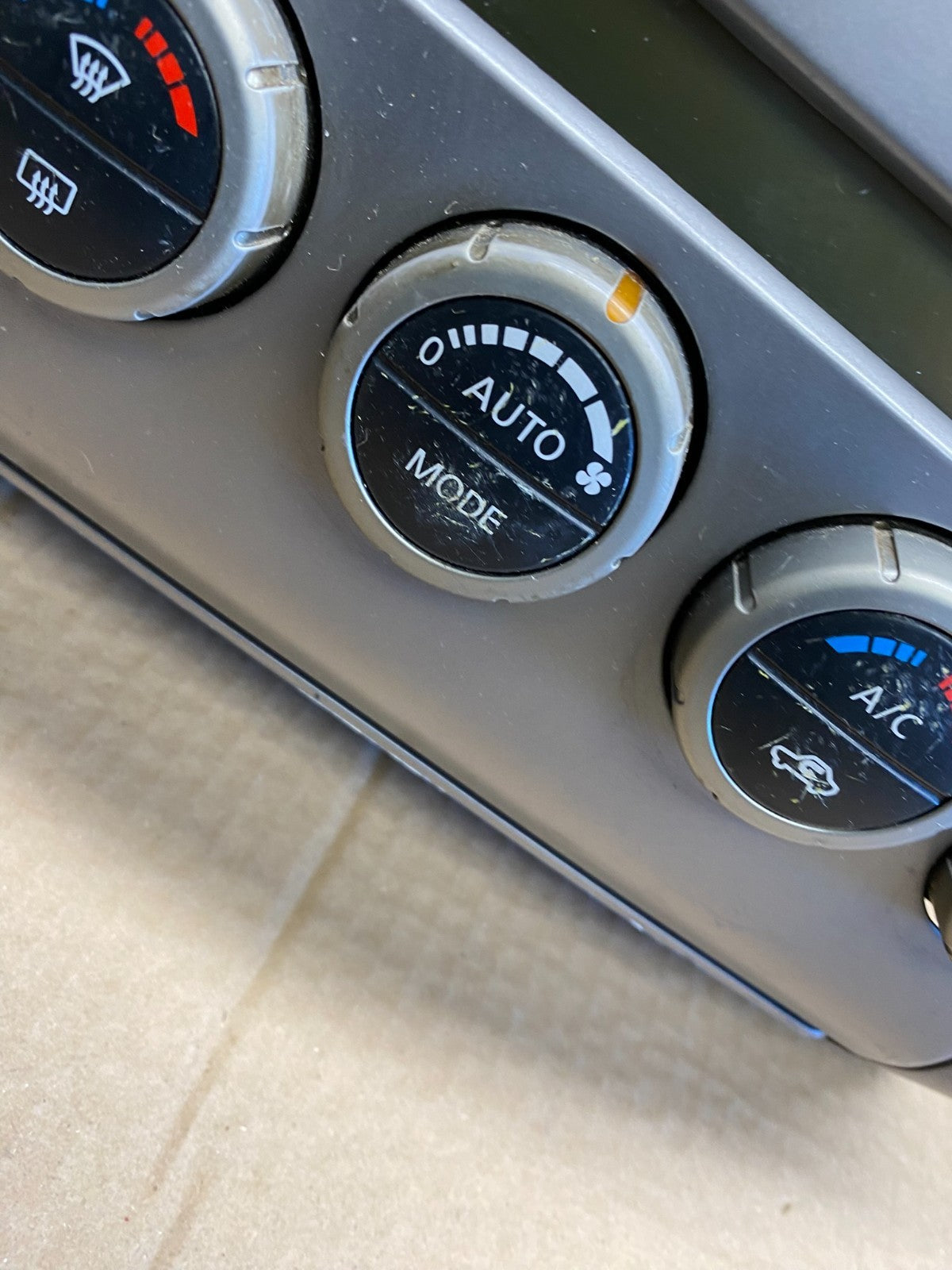 2005-2008 Nissan Pathfinder Radio A/C Heat Temperature Climate Control AC9264 DG1