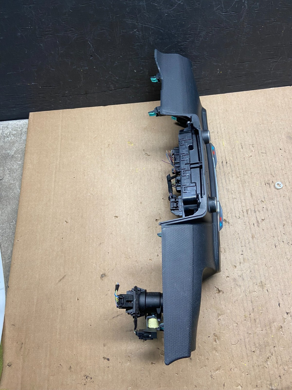 2020 to 2023 Ford Explorer Radio Climate Control Panel Trim F4649 DG1 Oem3