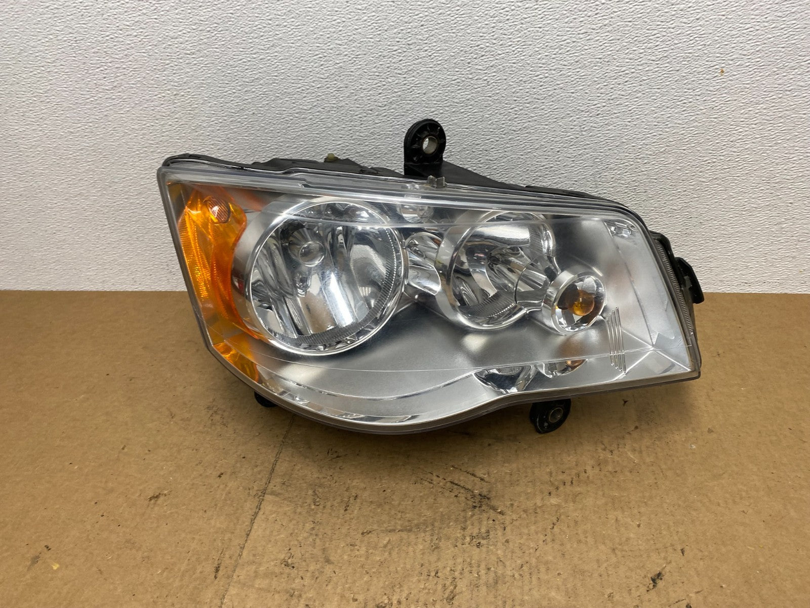 2011 to 2016 Chrysler Town and Country Right Passenger Headlight AC3411 DW0