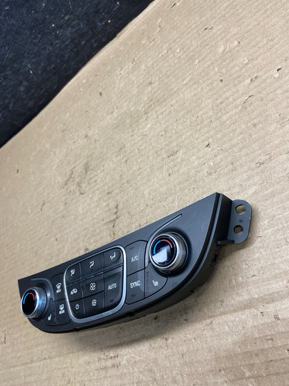 2016 to 2018 Chevrolet Malibu AC Heat Temperature Climate Control AH3734 DG2