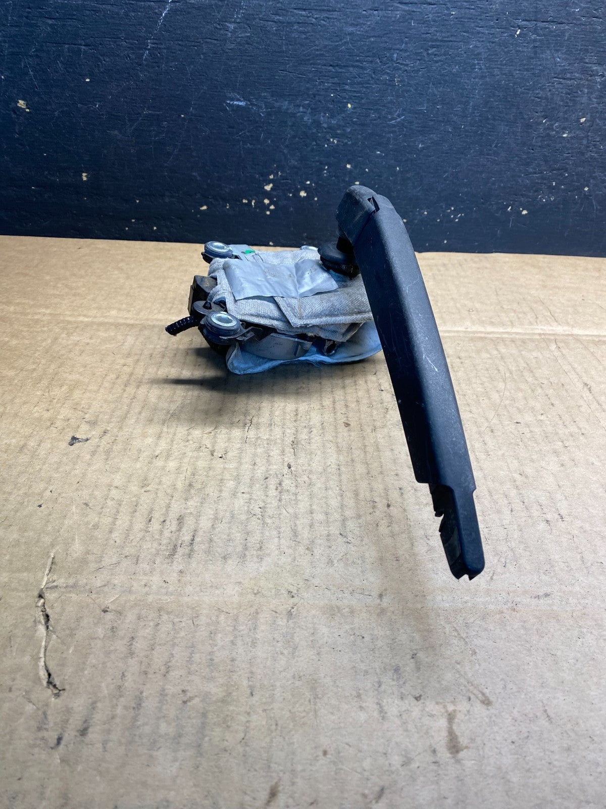 2013-2016 Nissan Pathfinder Back Door Rear Wiper Motor Wiper Blade ab4011 DG2