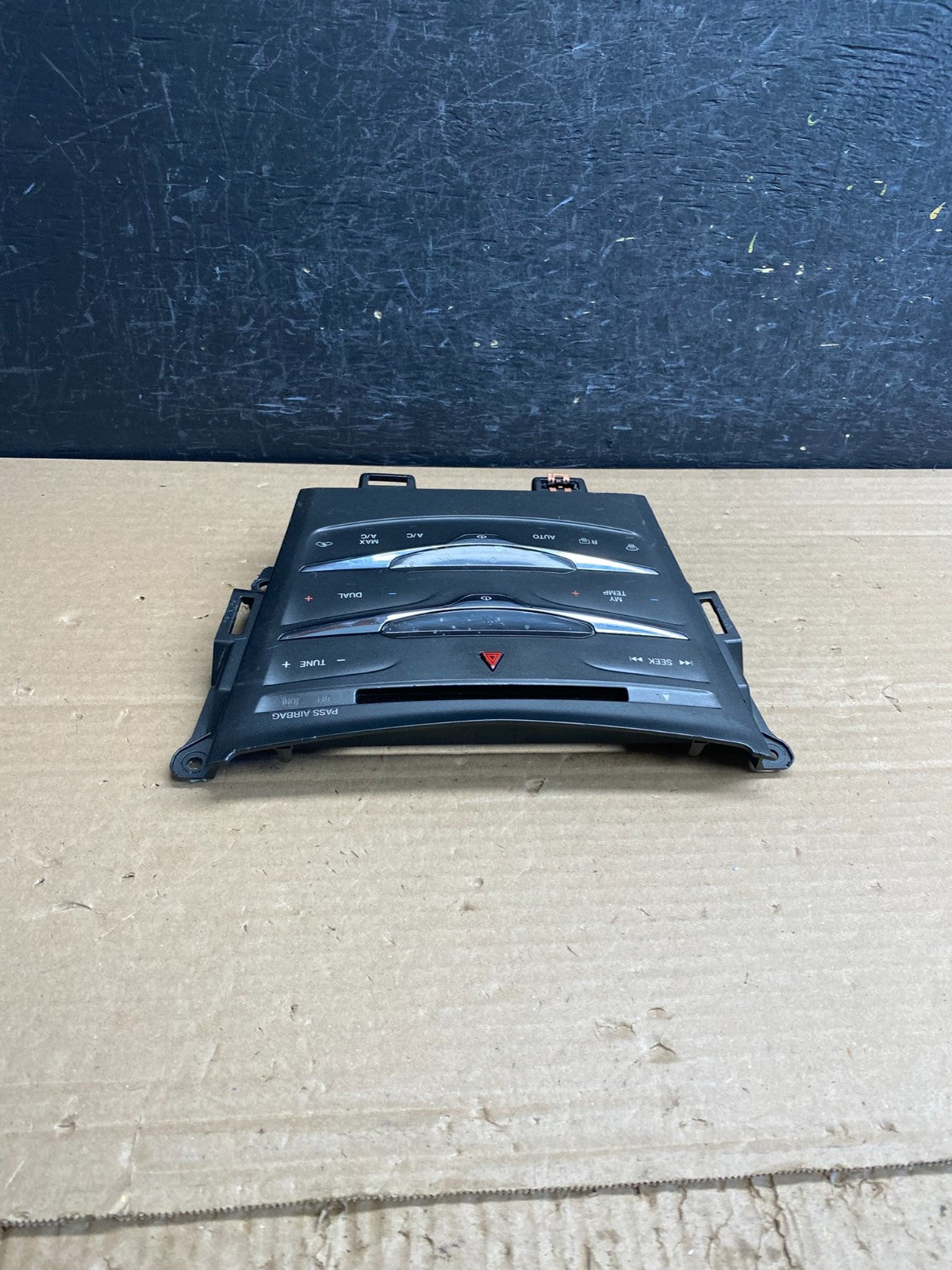 2013 to 2019 Lincoln MKT Radio Dual Climate Control Panel ag0155 DG3