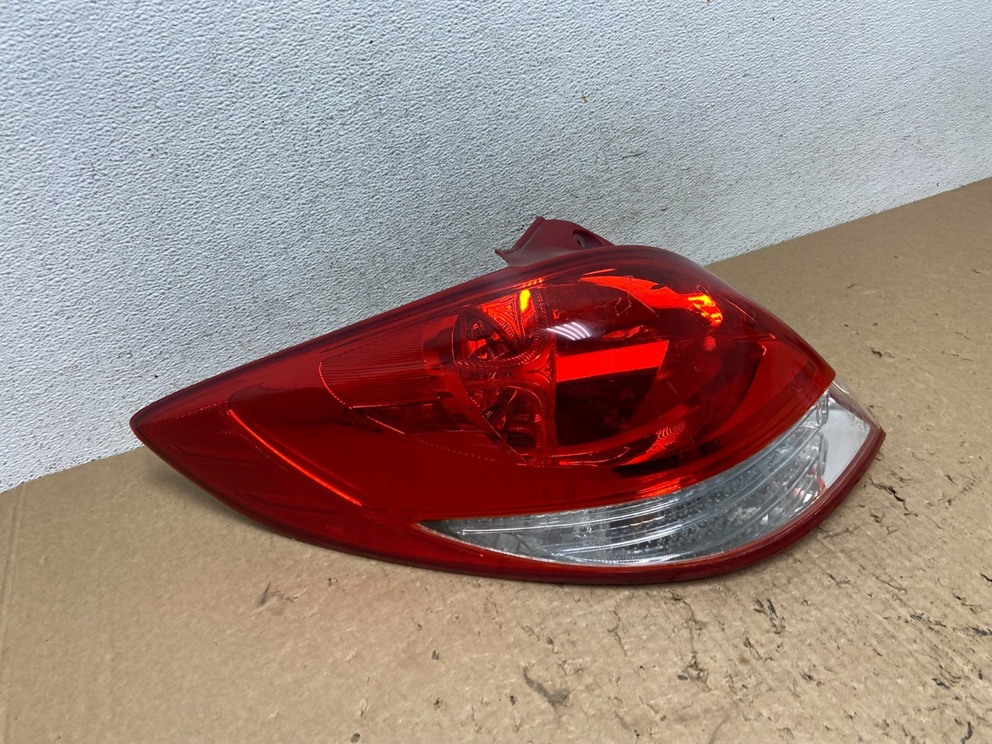 2012 to 2017 Hyundai Veloster Left Driver LH Tail light AF8411 DW2