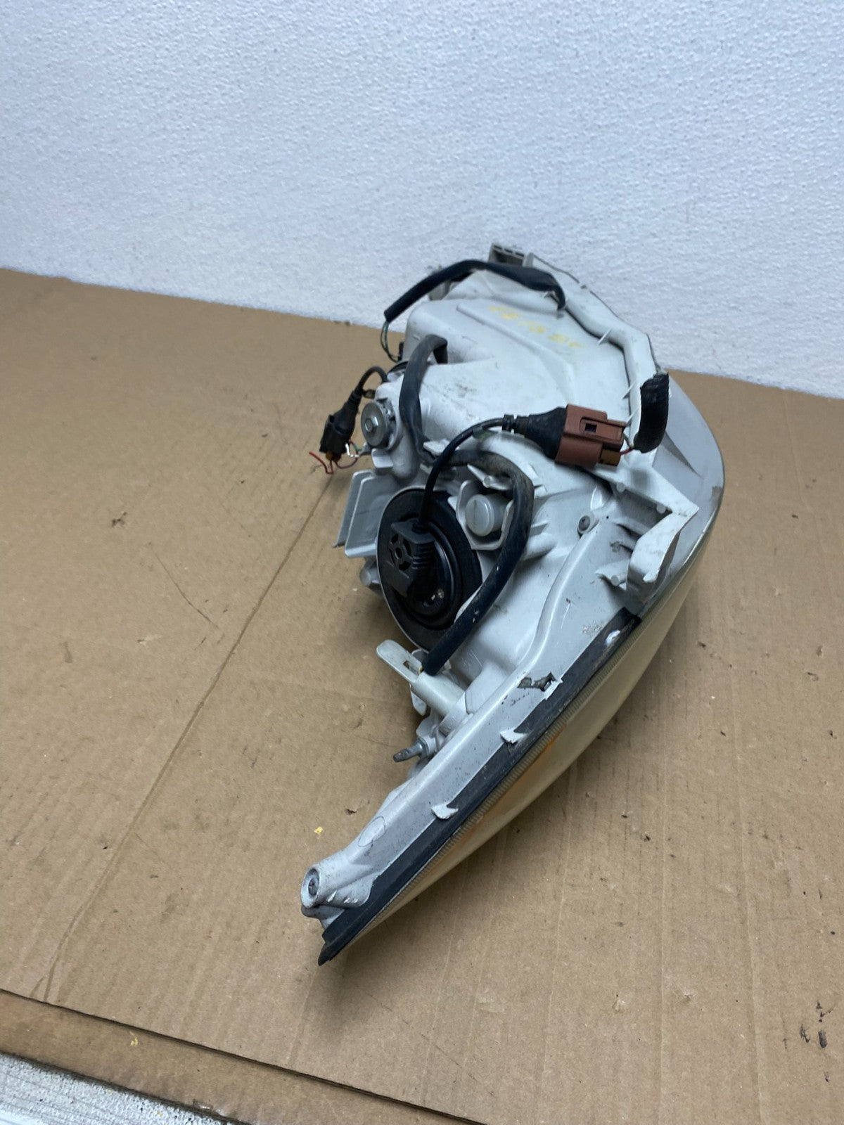 2005 to 2006 Toyota Camry Left Driver LH Halogen Headlight AB8133 DW10