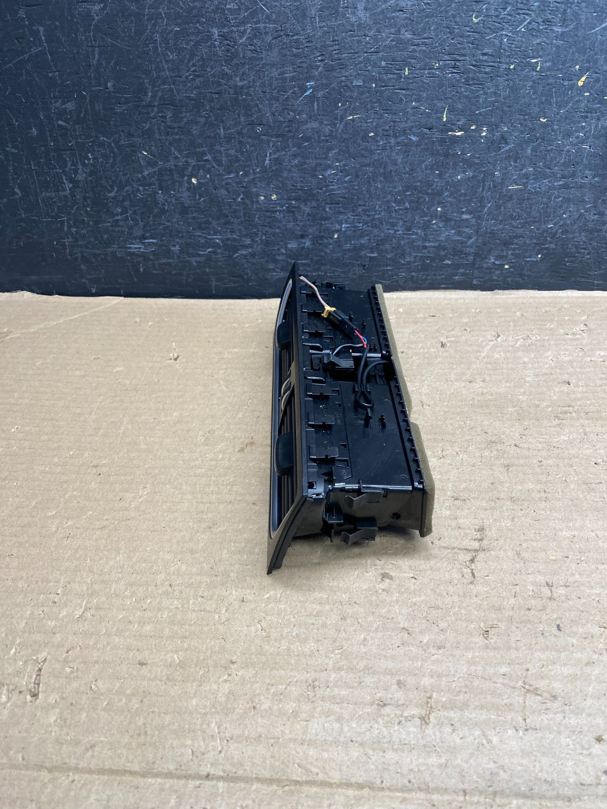 2009 to 2012 Audi A4 Center Dashboard Air Vent ah3863 DG2