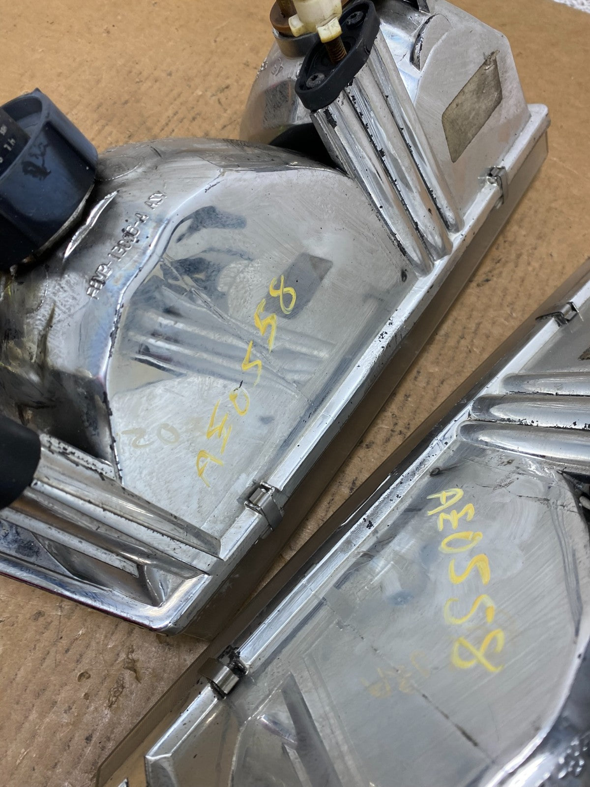 1998 to 2002 Mercury Grand Marquis Left+Right Set Halogen Headlight AE0558 DG11