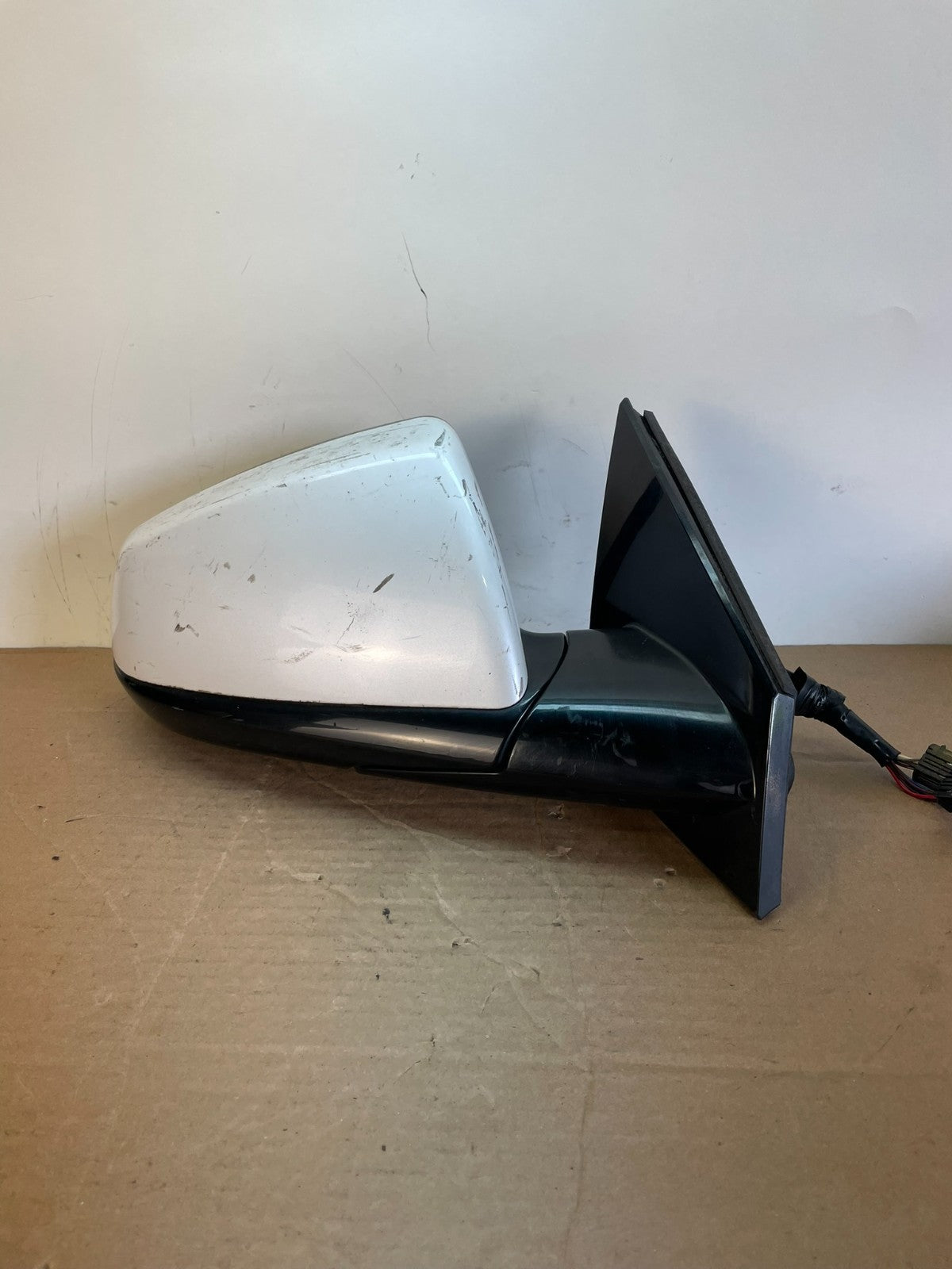 2010 to 2015 Cadillac SRX Right Passenger Rh Side Door Mirror AG7892 DW0