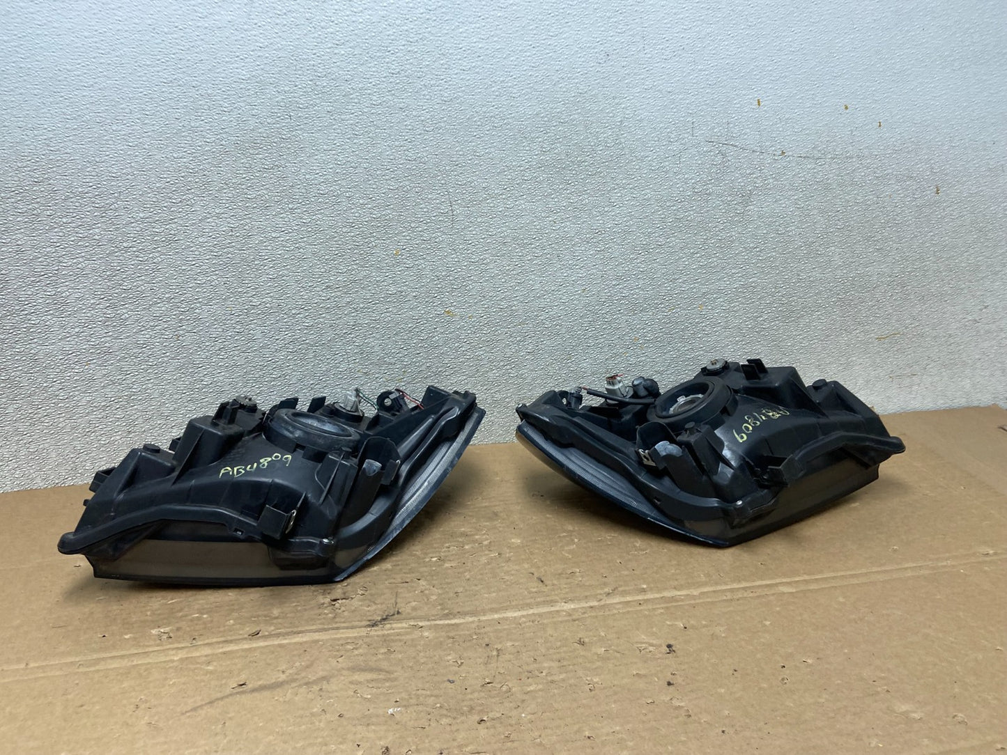 2005 2006 2007 Nissan Pathfinder Halogen Headlights Left+Right AB4809 DW8