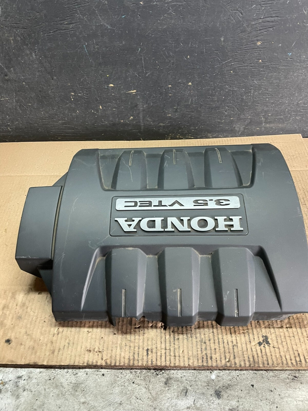 2006 to 2008 Honda Pilot Engine Cover Trim Bezel 17121-PVJ-A01 OEM J4224 DG1
