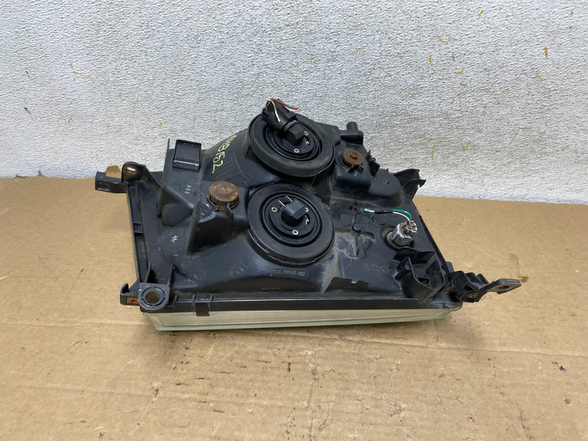 1998 to 2005 Toyota Land Cruiser Left Driver LH Headlight Halogen AH8152 DW5