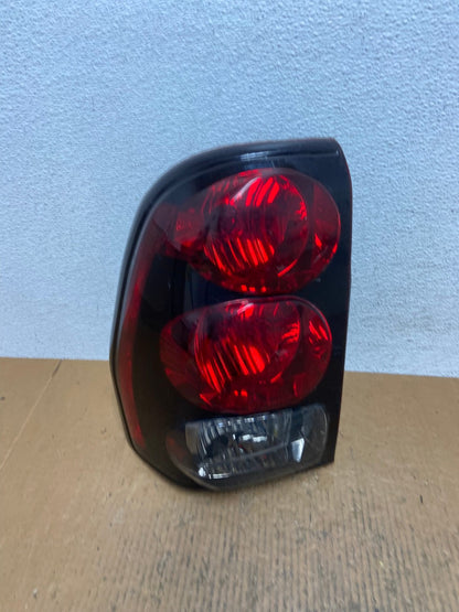 2002 to 2009 Chevrolet Trailblazer Left Driver LH Side Tail Light AE1472 LK0