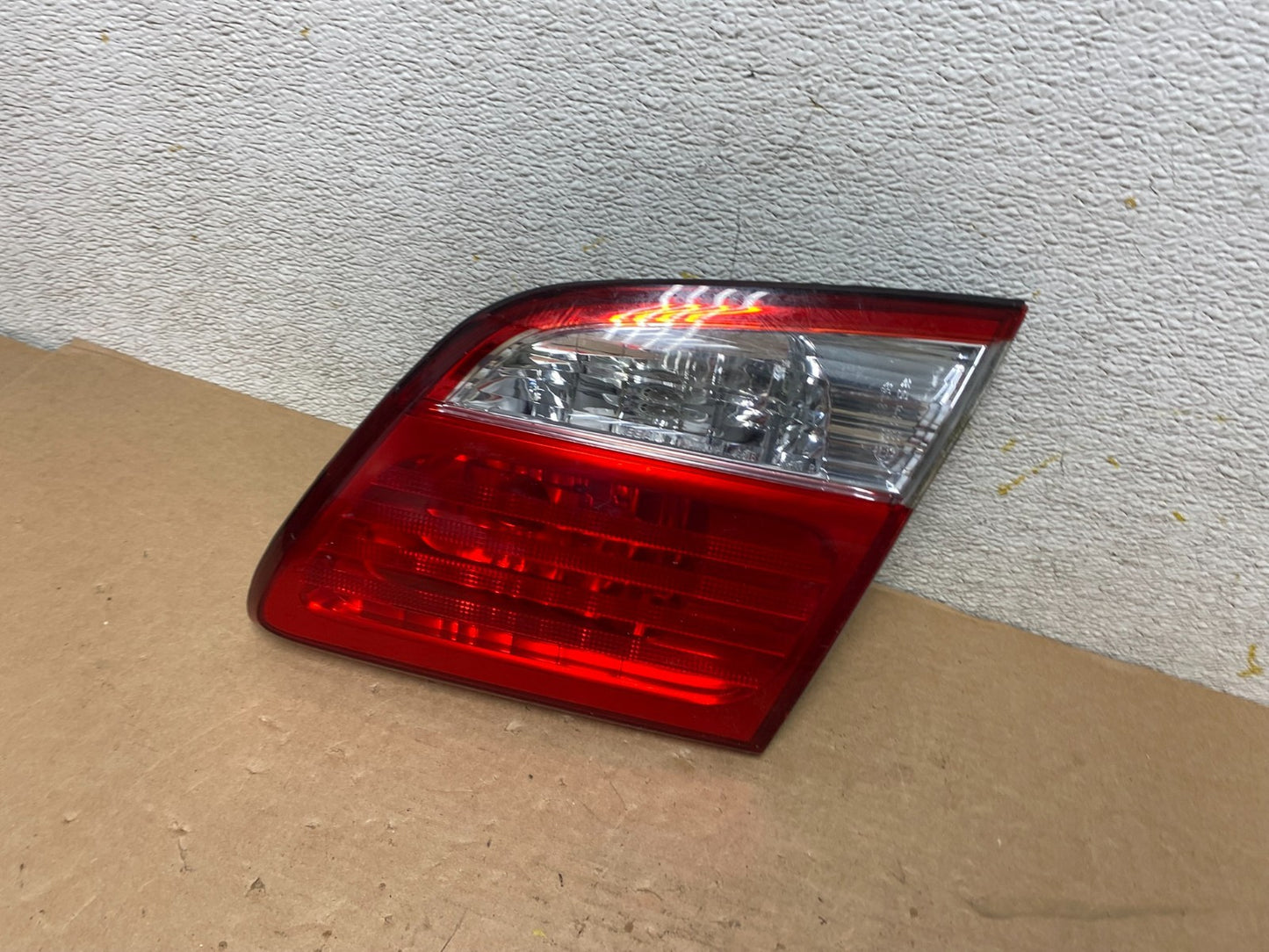 2000-2001 Infiniti i30 Right Passenger Rh Side Tail Light Inner Oem O9799 DW1