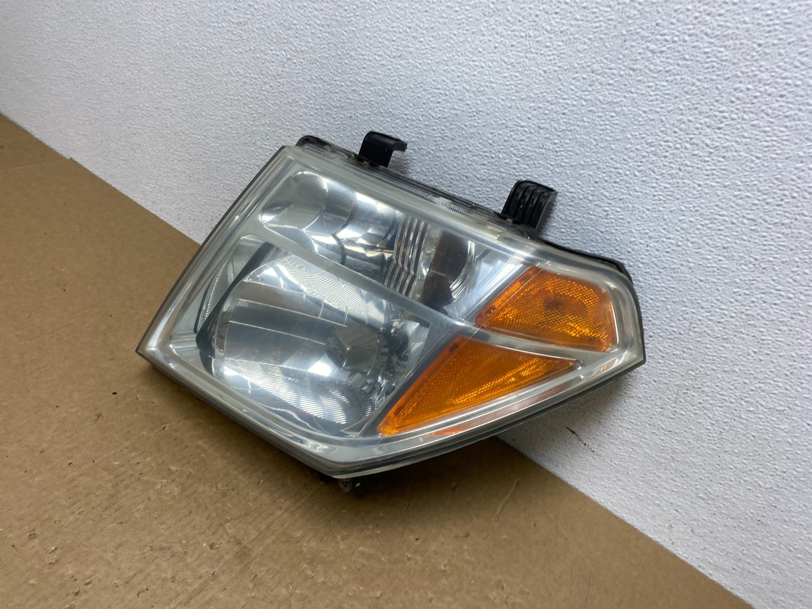 2005-2007 Nissan Pathfinder Halogen Headlight Left Driver LH AC1297 DW1
