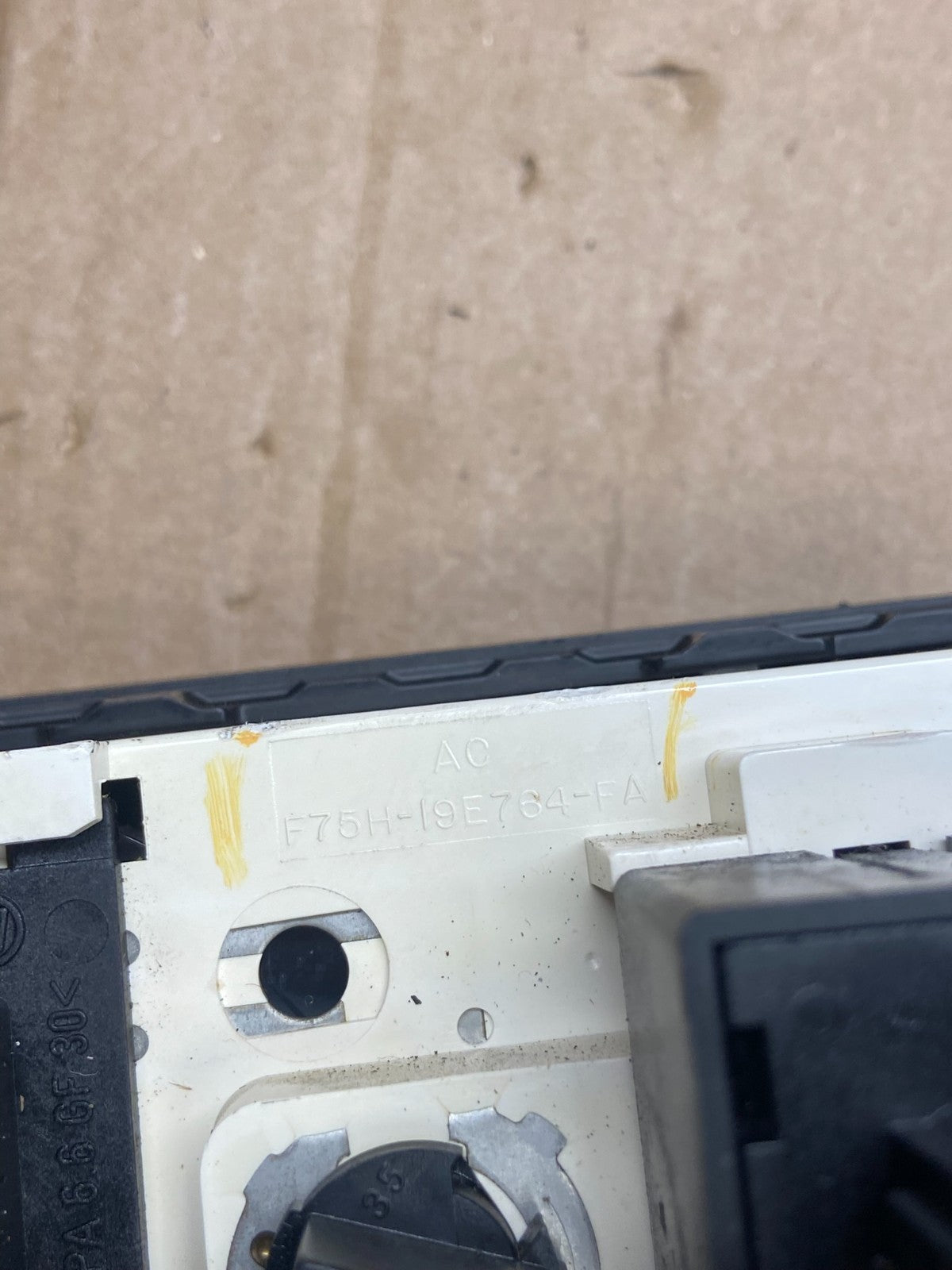 1997 to 2004 Ford F150 F250 Expedition Heater A/C Climate Control AE3873 DG5