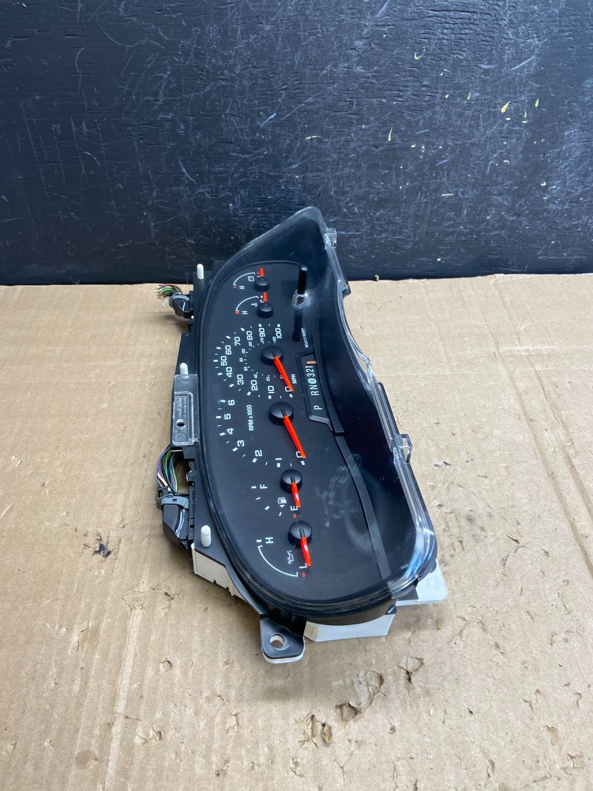 2004 to 2008 Ford E150 E250 E350 Gauge Speedometer Cluster AE18021
