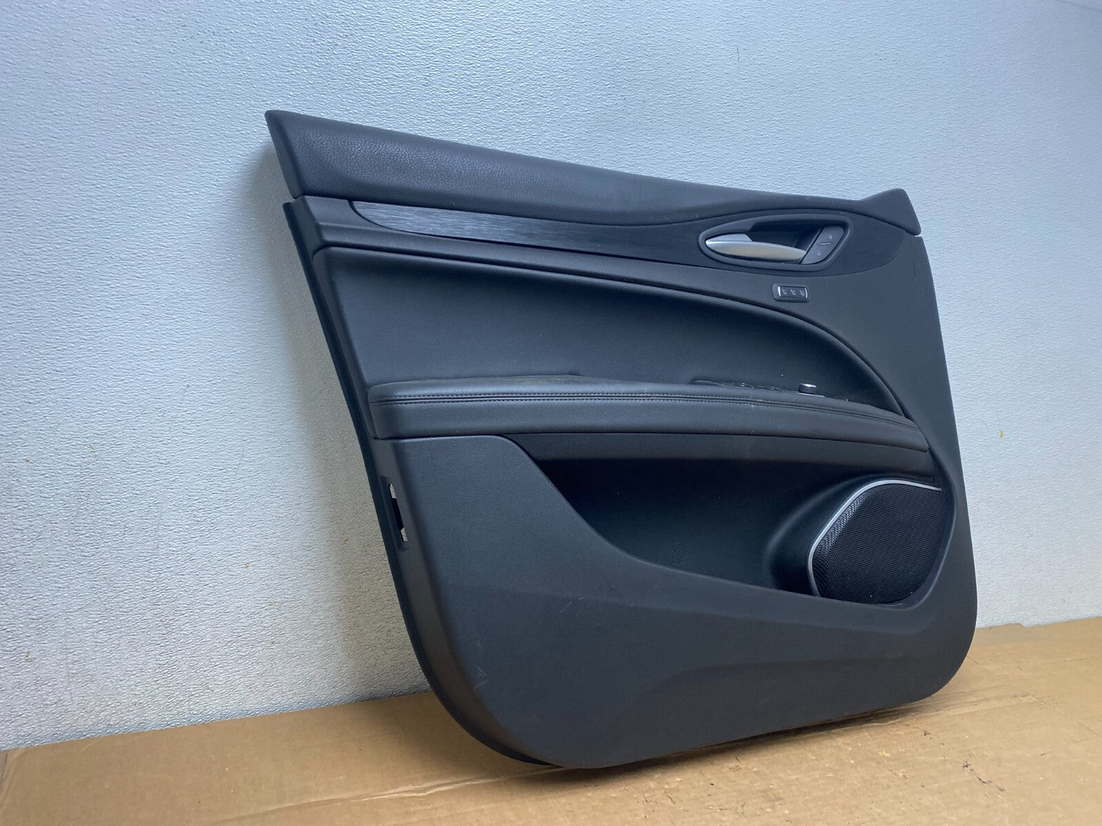 2017-2022 Alfa Romeo Stelvio Front Left Driver LH Interior Door Panel M6920 DG2