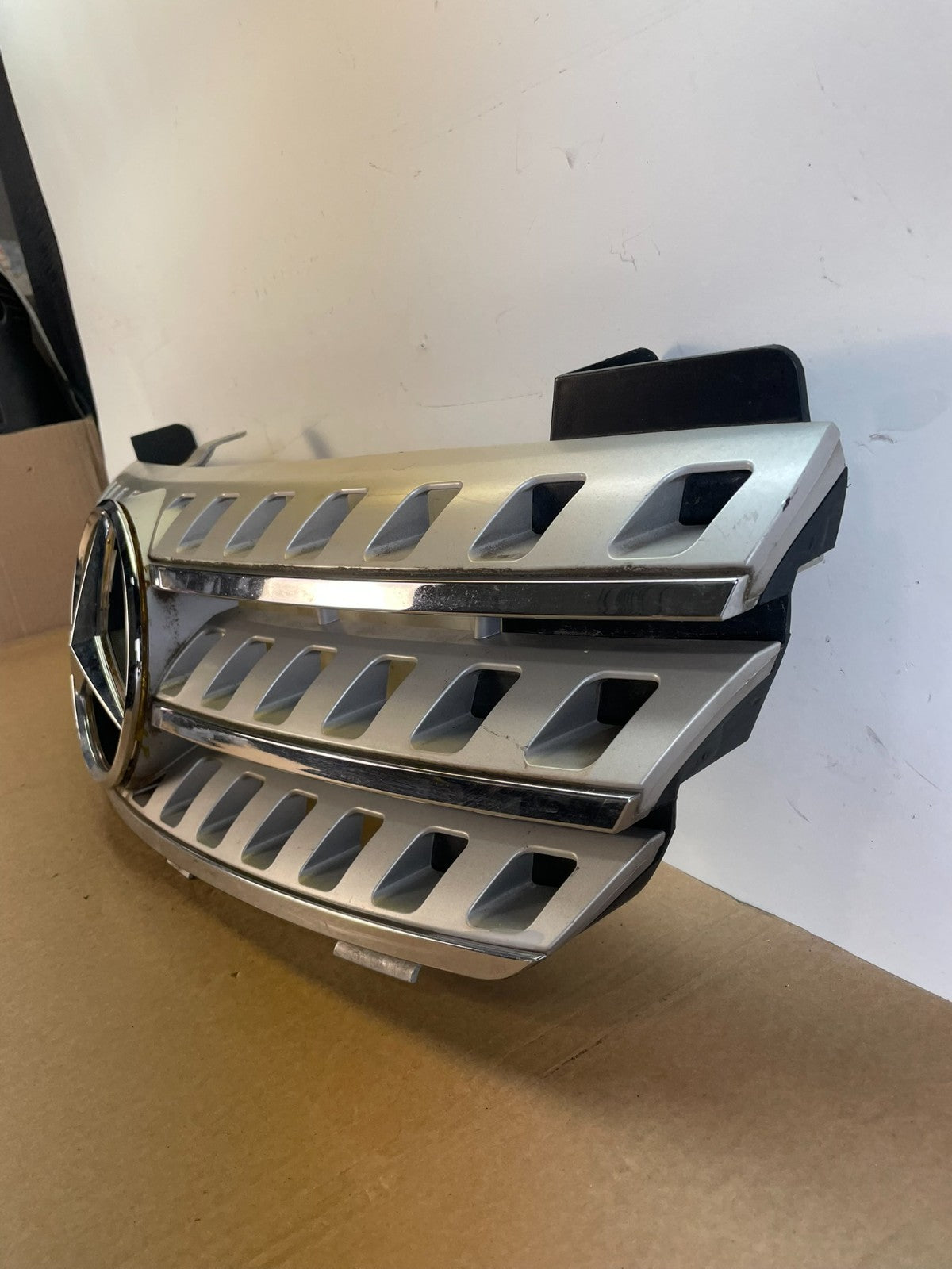 2006 to 2008 Mercedes ML-Class W164 Front Bumper Grille Grill AG2837 DW1