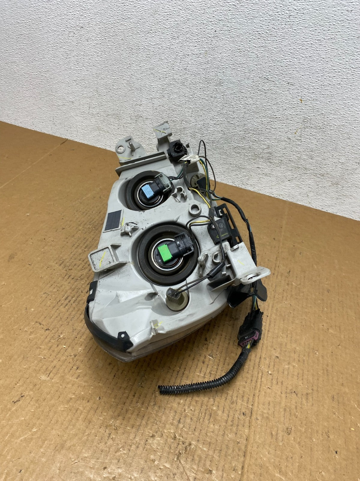 2008 to 2012 Chevrolet Malibu Left Driver LH Side Headlight AE1222 DW8