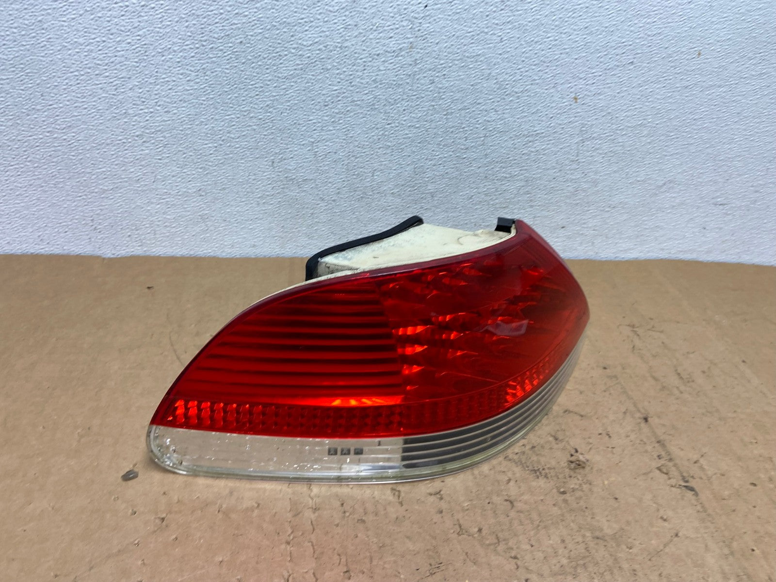 2002 to 2005 BMW 7-Series 745i 760i Left Driver LH Side Tail Light AD0636 LK2