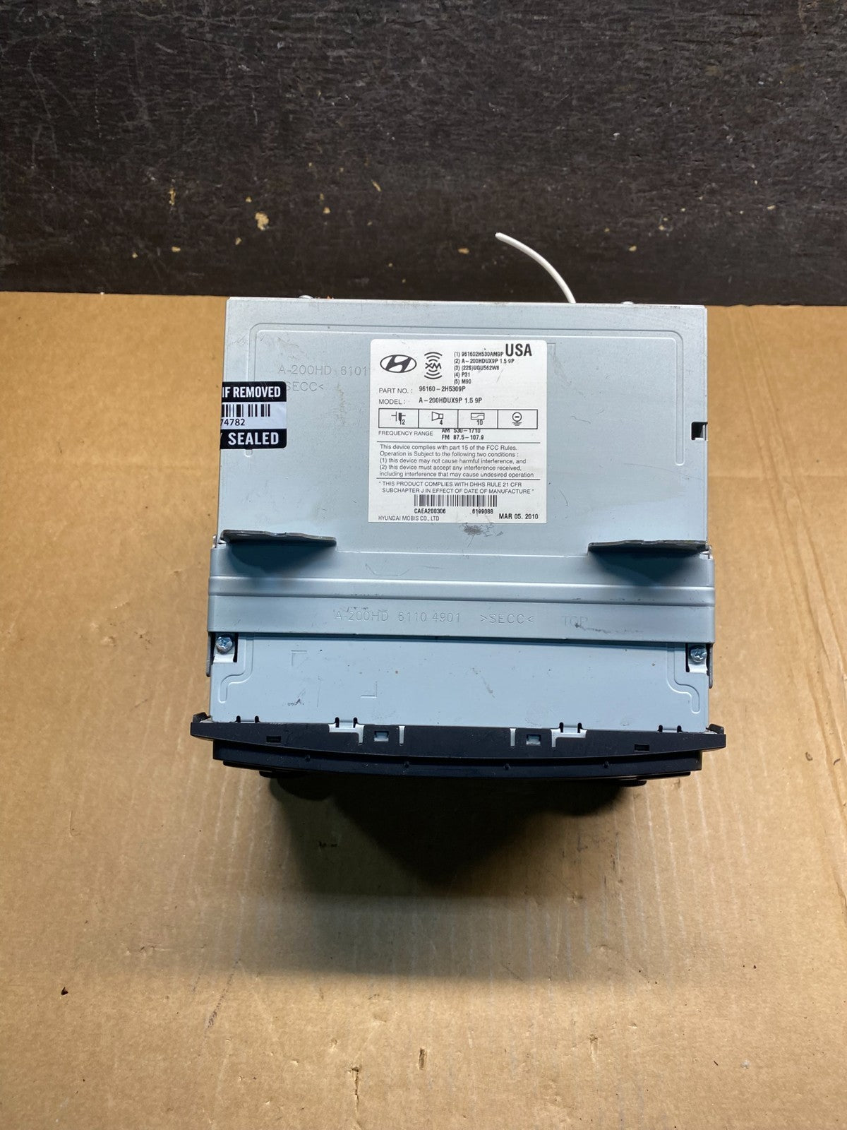 2007-2010 Hyundai Elantra Center Radio Climate Control Air Vent Bezel AI9686 DG3