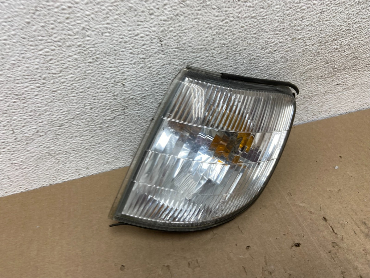 2001 to 2002 Subaru Forester SF5 Left Front Corner Light Indicator Signal AE92392