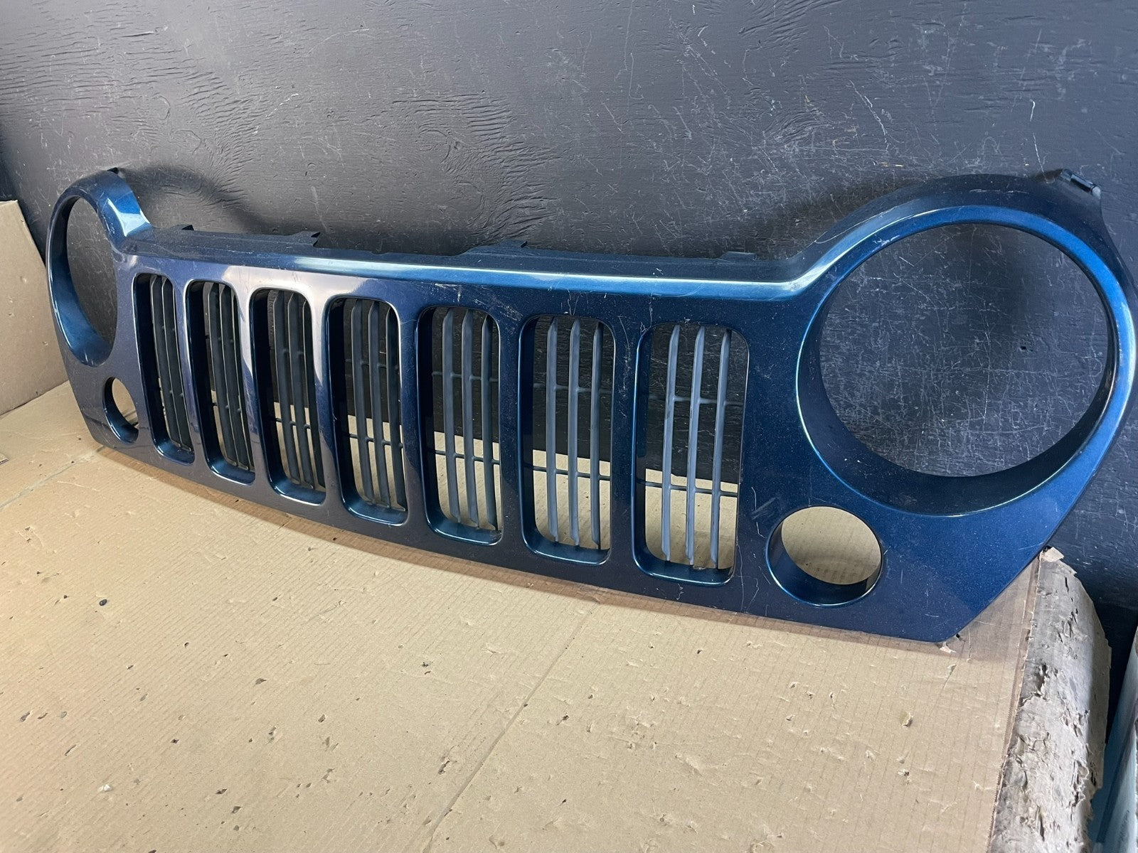 2005 to 2007 Jeep Liberty Front Upper Grill Grille ae3641 DG2