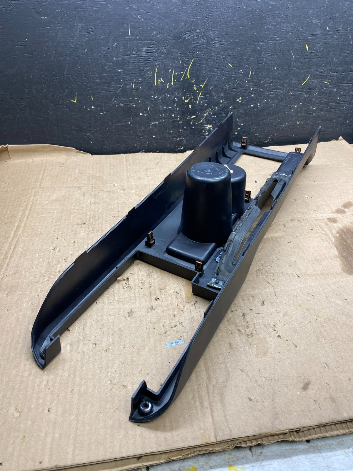 2005 to 2009 Ford Mustang Center Console Shifter Trim W/ Cup Holder z1916 DG3
