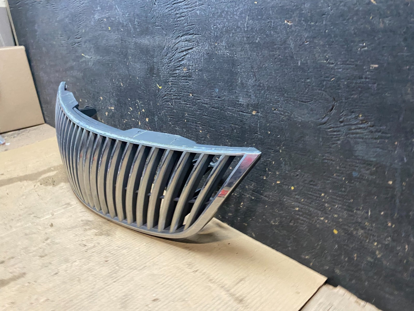 1998 to 2002 Lincoln Town Car Grille Chrome Plastic X3229 PS1