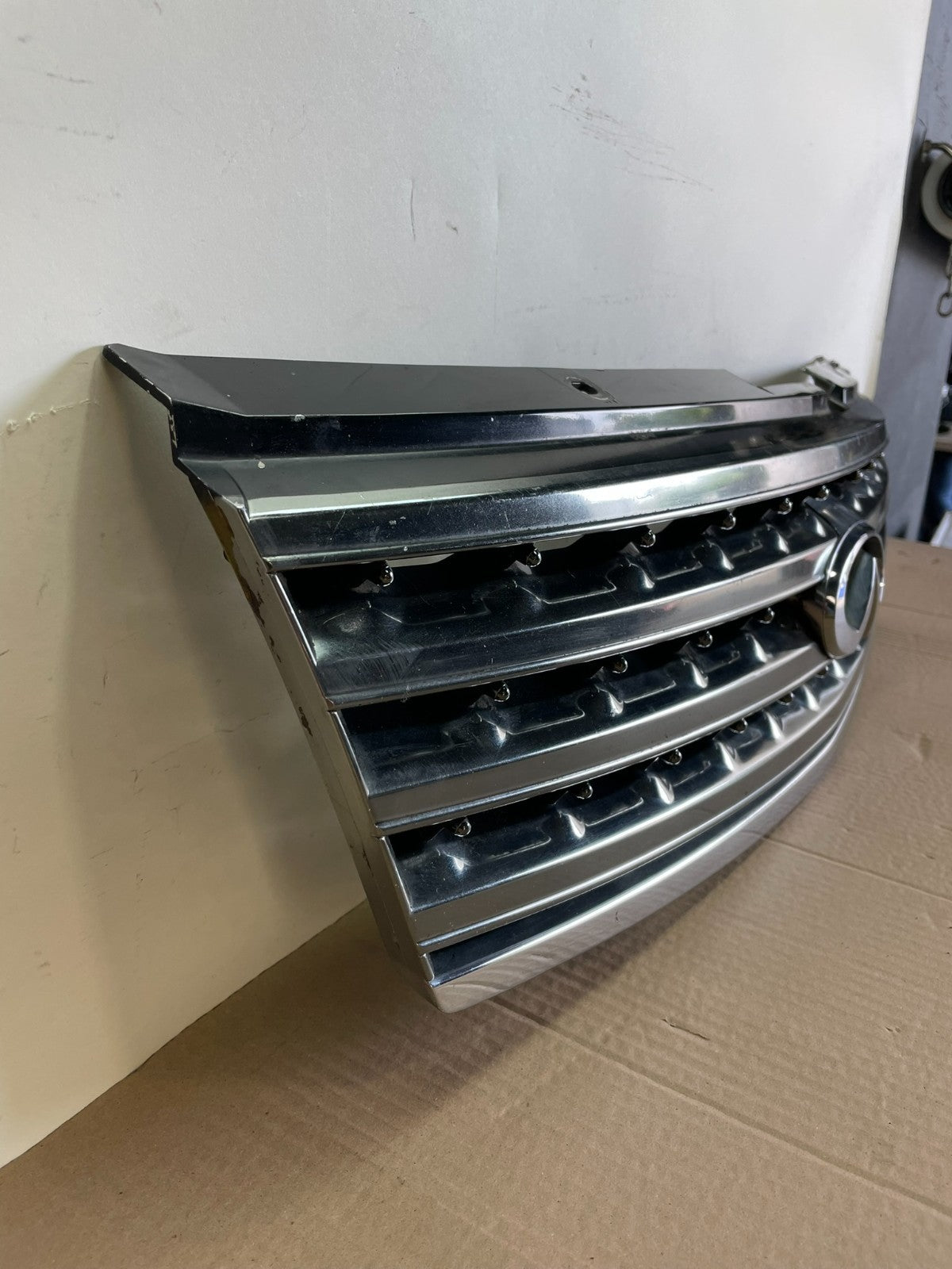 2004 to 2007 Infiniti M35 Front Upper Bumper Grille Grill 62310-EG600 AH6466 PS2