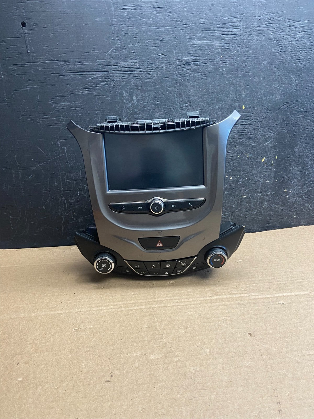 2017 to 2018 Chevrolet Cruze Radio Display Screen Climate Control A/C af2443 DG0