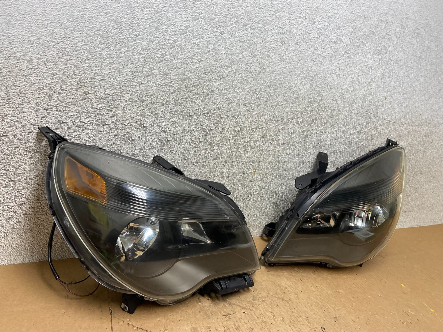 2010 - 2015 Chevrolet Equinox Halogen Headlights Left+Right Side Set AA0114 DW1