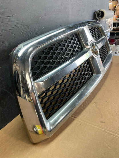 2013 to 2018 Dodge Ram 1500 Front Bumper Grille Grill AE8399 DW2