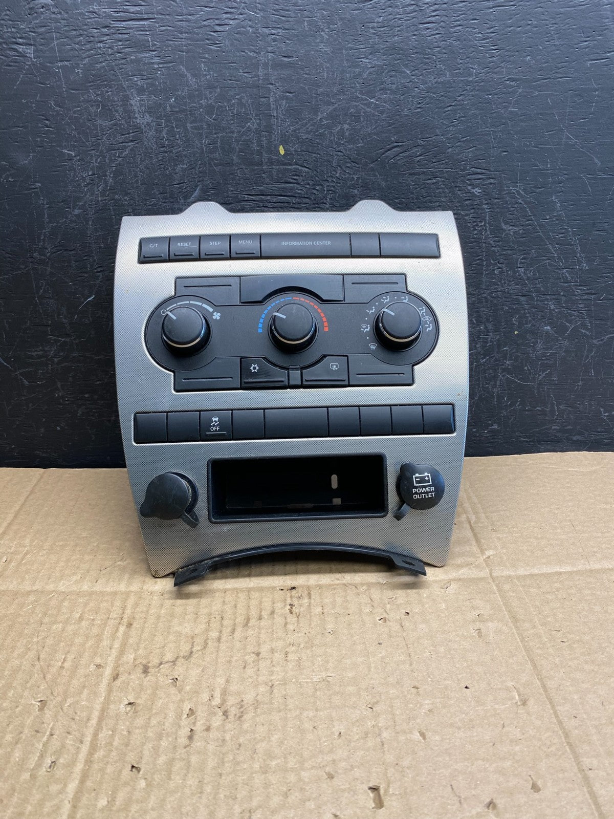 2005 to 2007 Jeep Commander Grand Cherokee A/C Climate Control Bezel ac9460 DG0