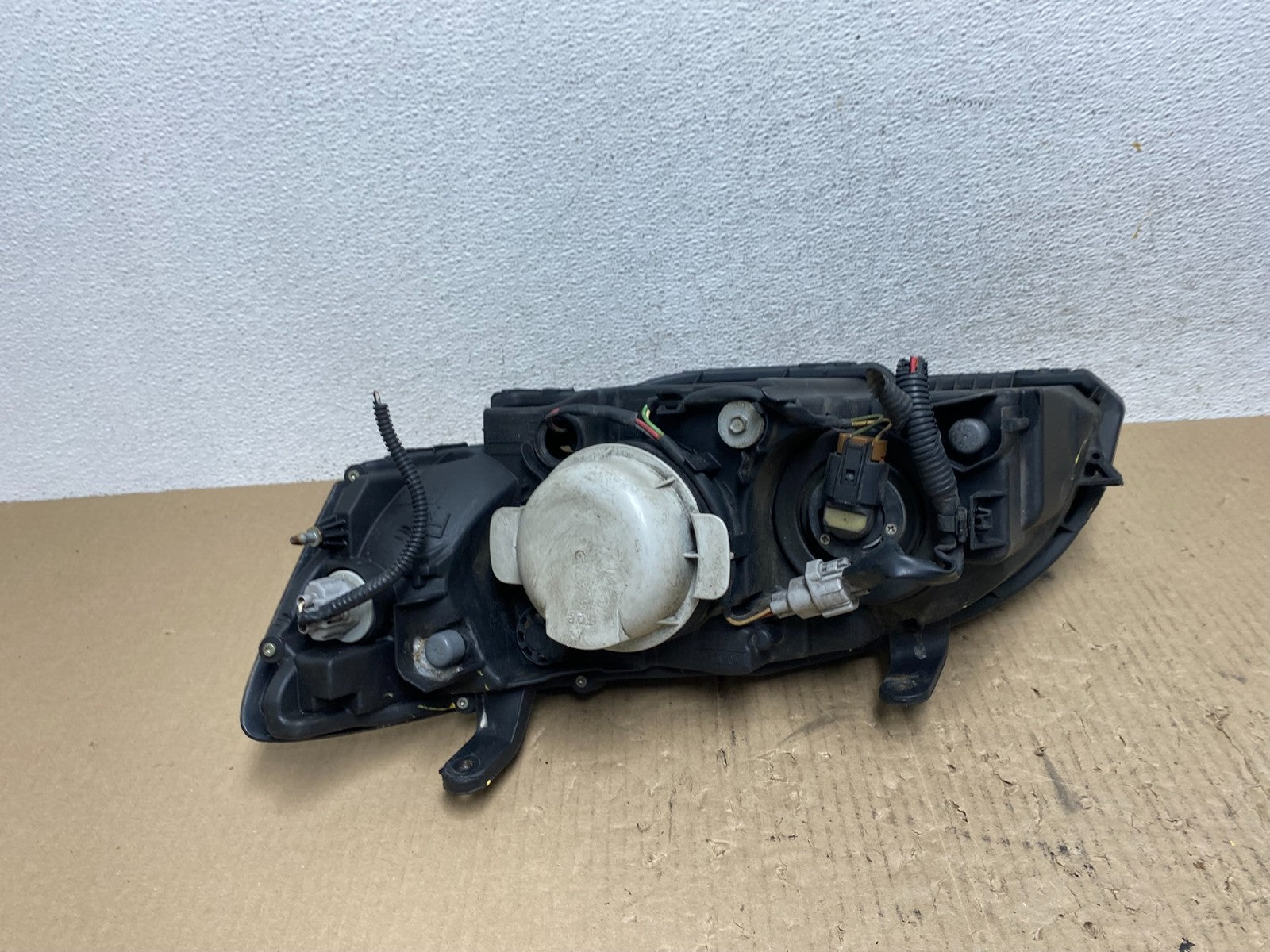 2006 to 2007 Subaru Legacy Right Passenger RH Side Headlight AE7083 DW8
