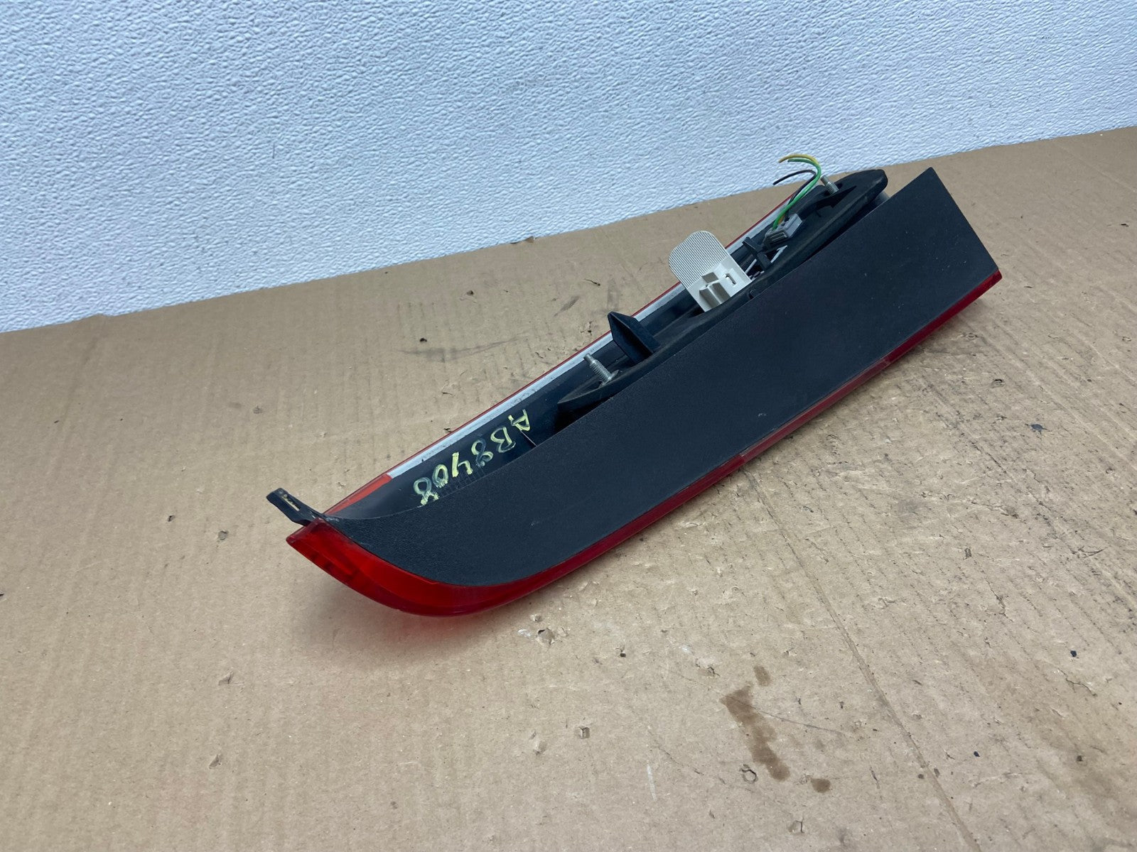 2005 - 2007 Volvo XC70 V70 Left Driver LH Side Tail Light Upper AB8408 LK4