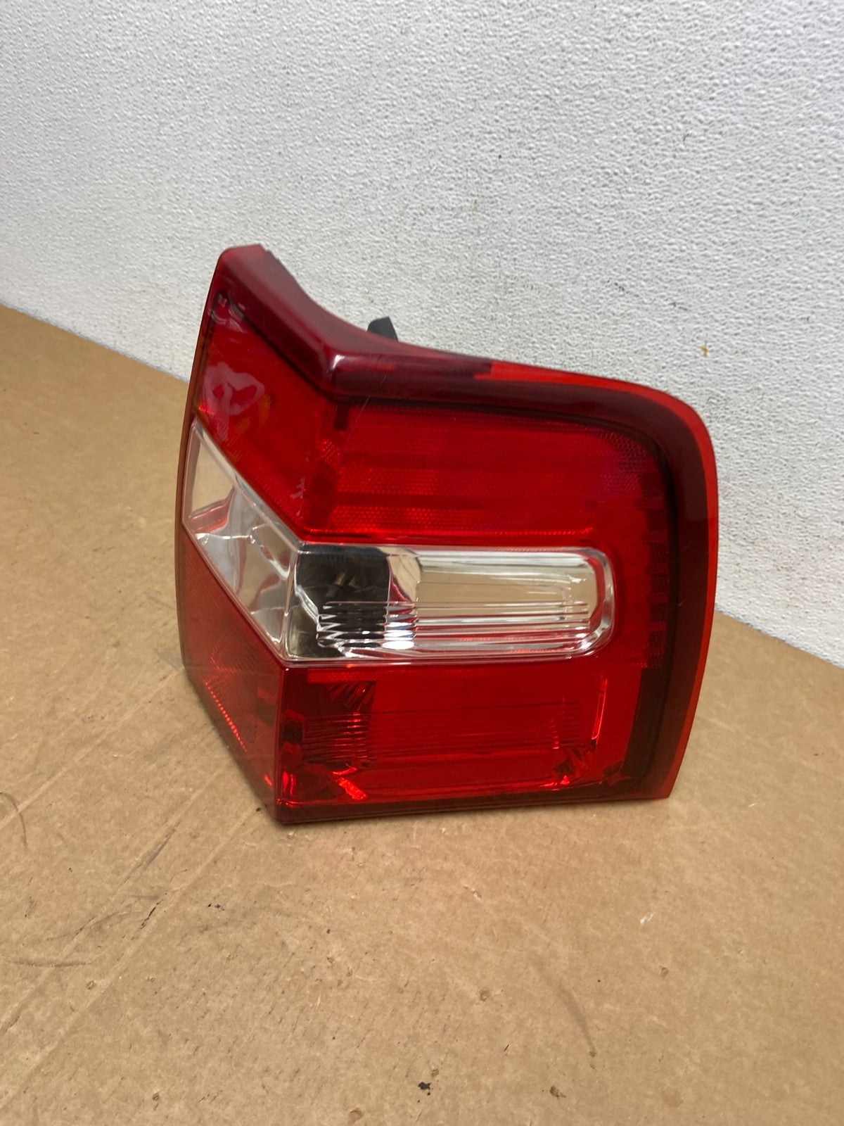 2007 - 2012 Ford Expedition Right Passenger Rh Side Tail light AD6064 DW1