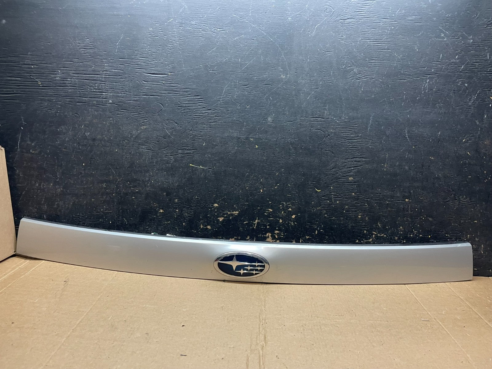 2009 - 2013 Subaru Forester  Liftgate Tailgate Trunk Trim Molding Z5740 DG0