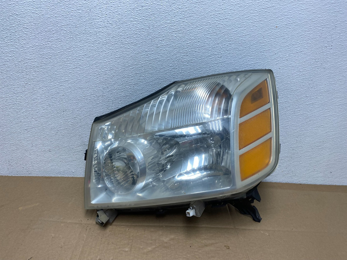 2004 to 2007 Nissan Armada Left Driver Lh Side Headlight Halogen AC3772 DW0