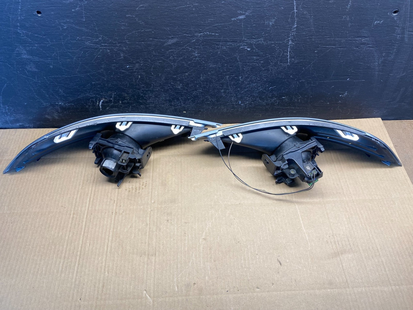 2013 to 2016 Lincoln MKT Left+Right Set Front Fog Light Bezel ad4890 DG3