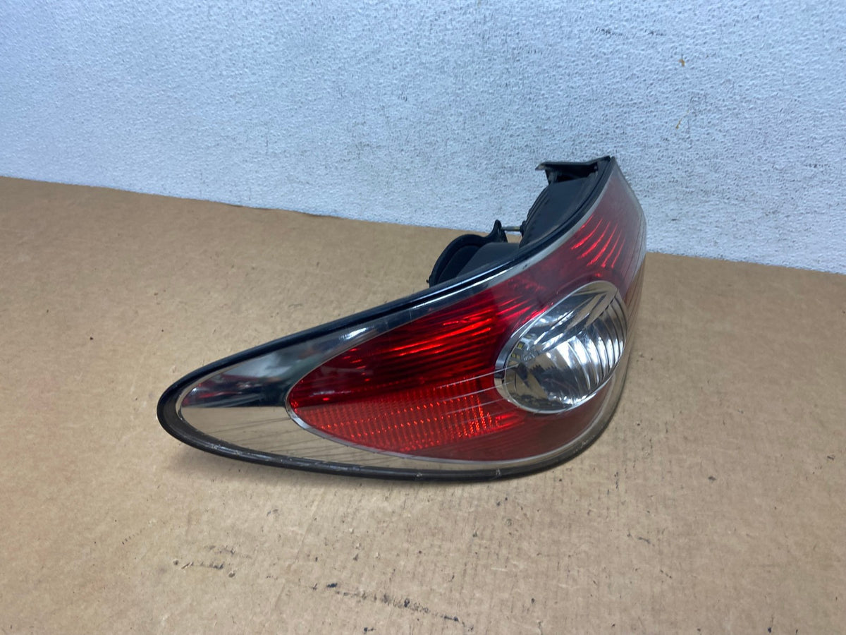 2002 to 2004 Lexus ES300 ES330 Left Driver Side Tail Light AD4710 LK2