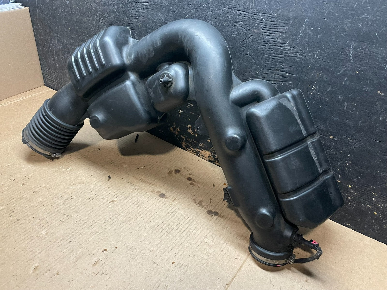2014 - 2015 Dodge Durango 3.6L Resonator Air Intake Tube y9546 DG2