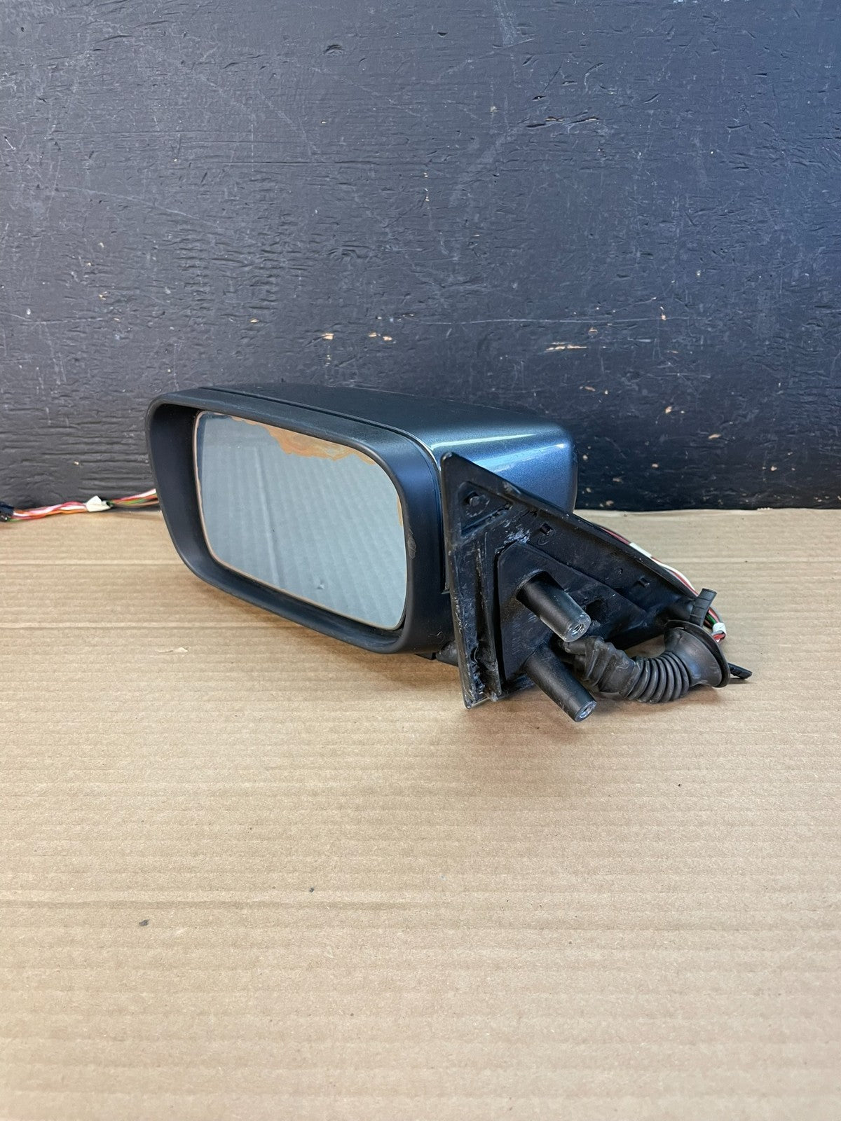 2001 to 2006 BMW 325i Left Driver Side View Door Mirror AE86072