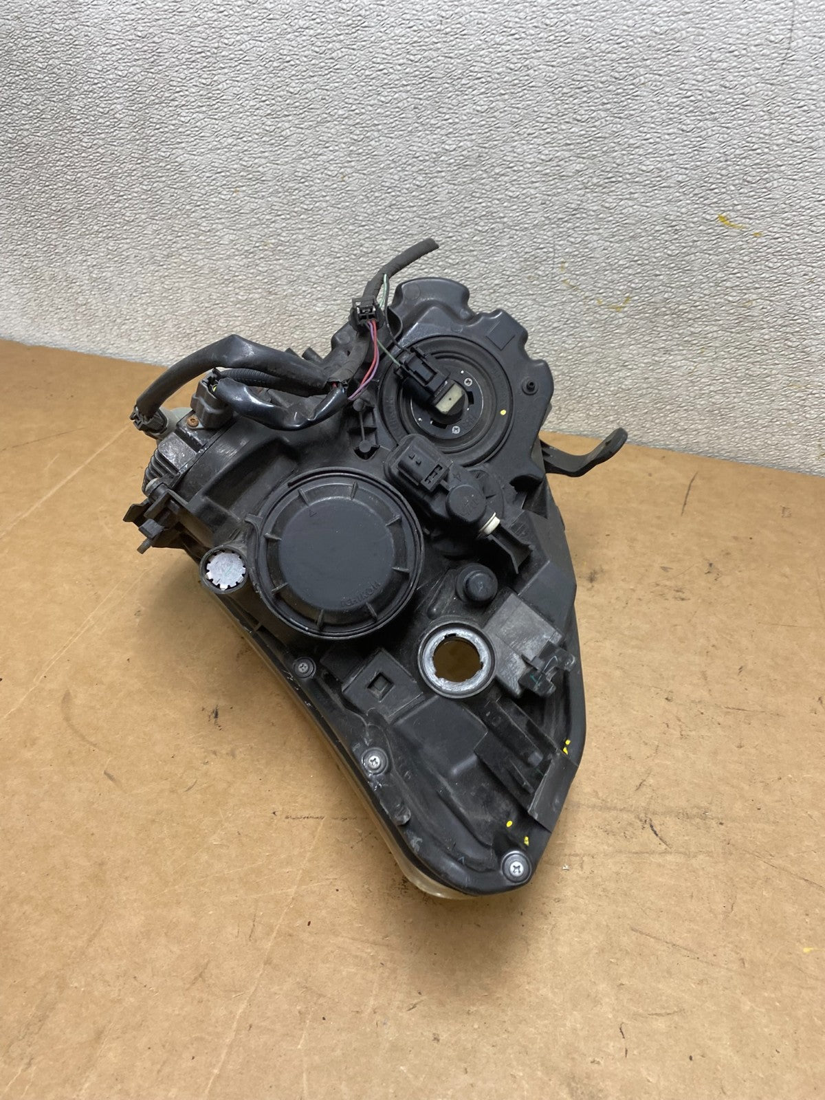2009-2013 Nissan Rogue Right Passenger Xenon HID Headlight OEM X4897 DW9