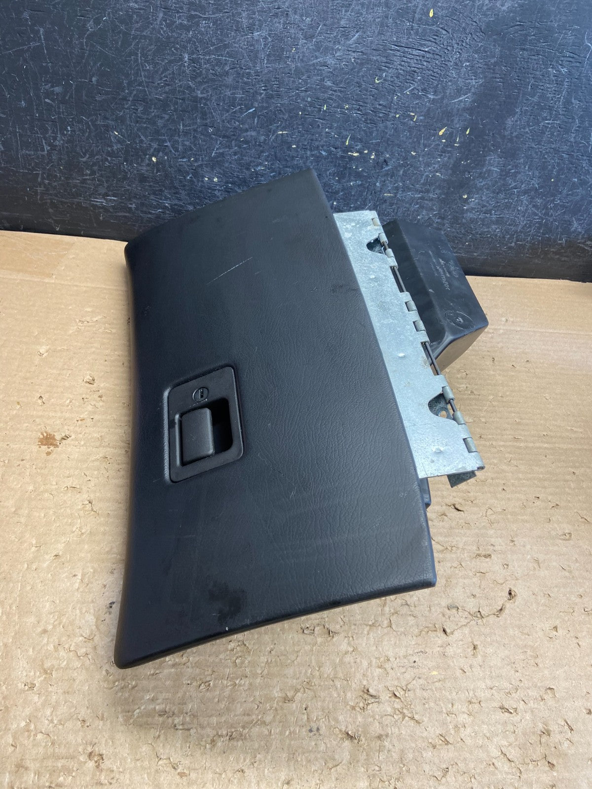 2006 to 2011 Ford Crown Victoria Glovebox Glove Box AG86901