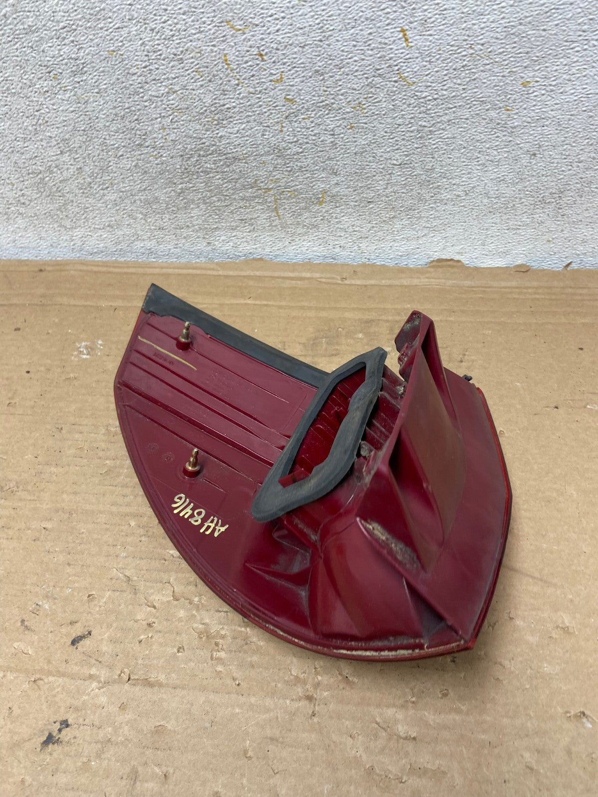 2004-2005 Toyota Sienna Right Passenger Rh Side Tail Light AH8416 LK5