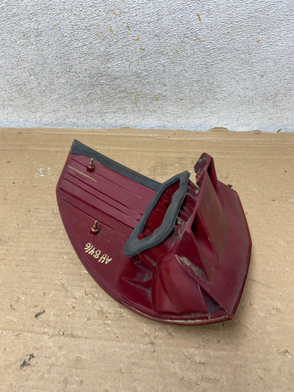 2004-2005 Toyota Sienna Right Passenger Rh Side Tail Light AH8416 LK5