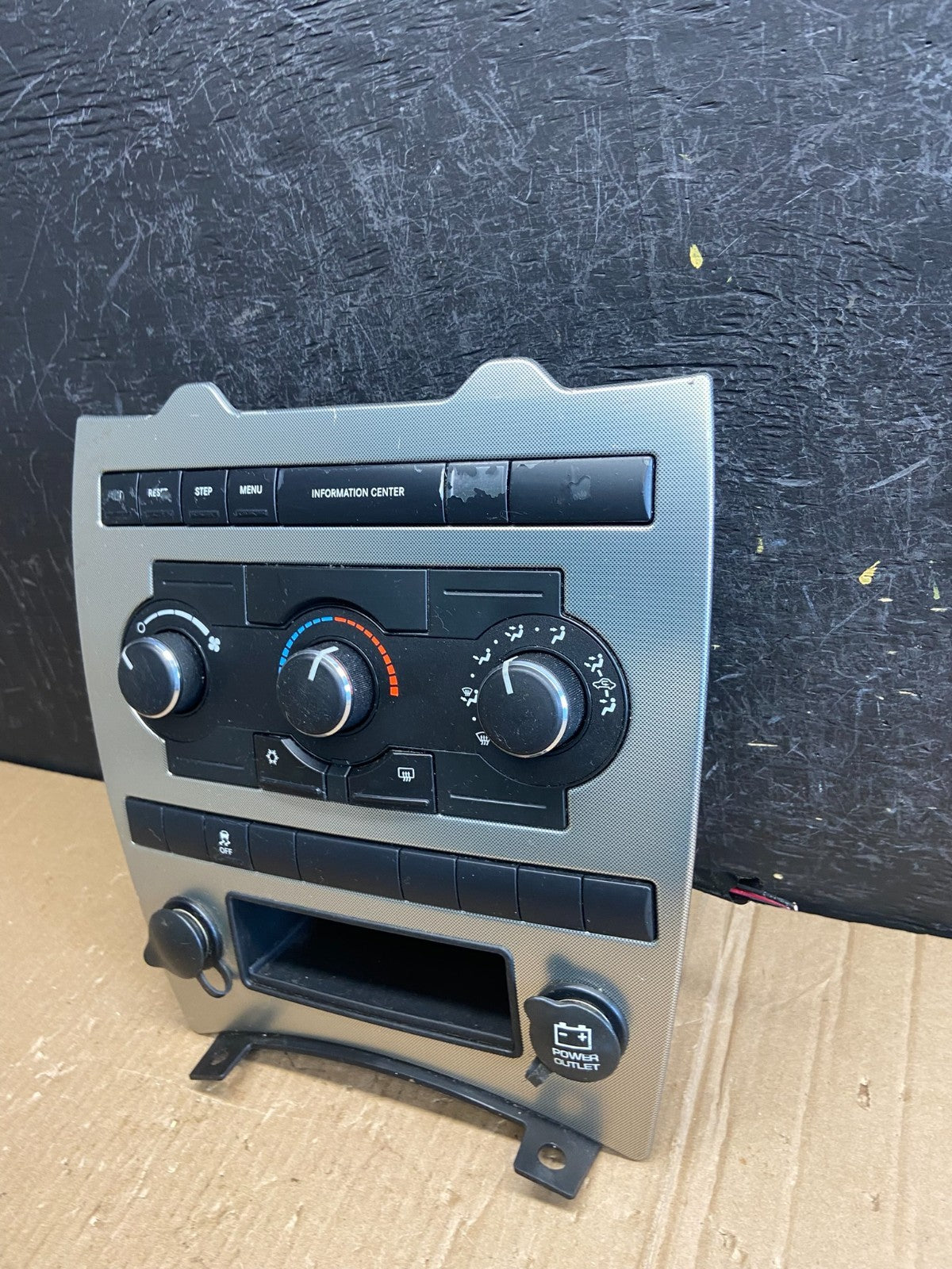 2005 to 2007 Jeep Commander Grand Cherokee A/C Climate Control Bezel AE3943 DG2