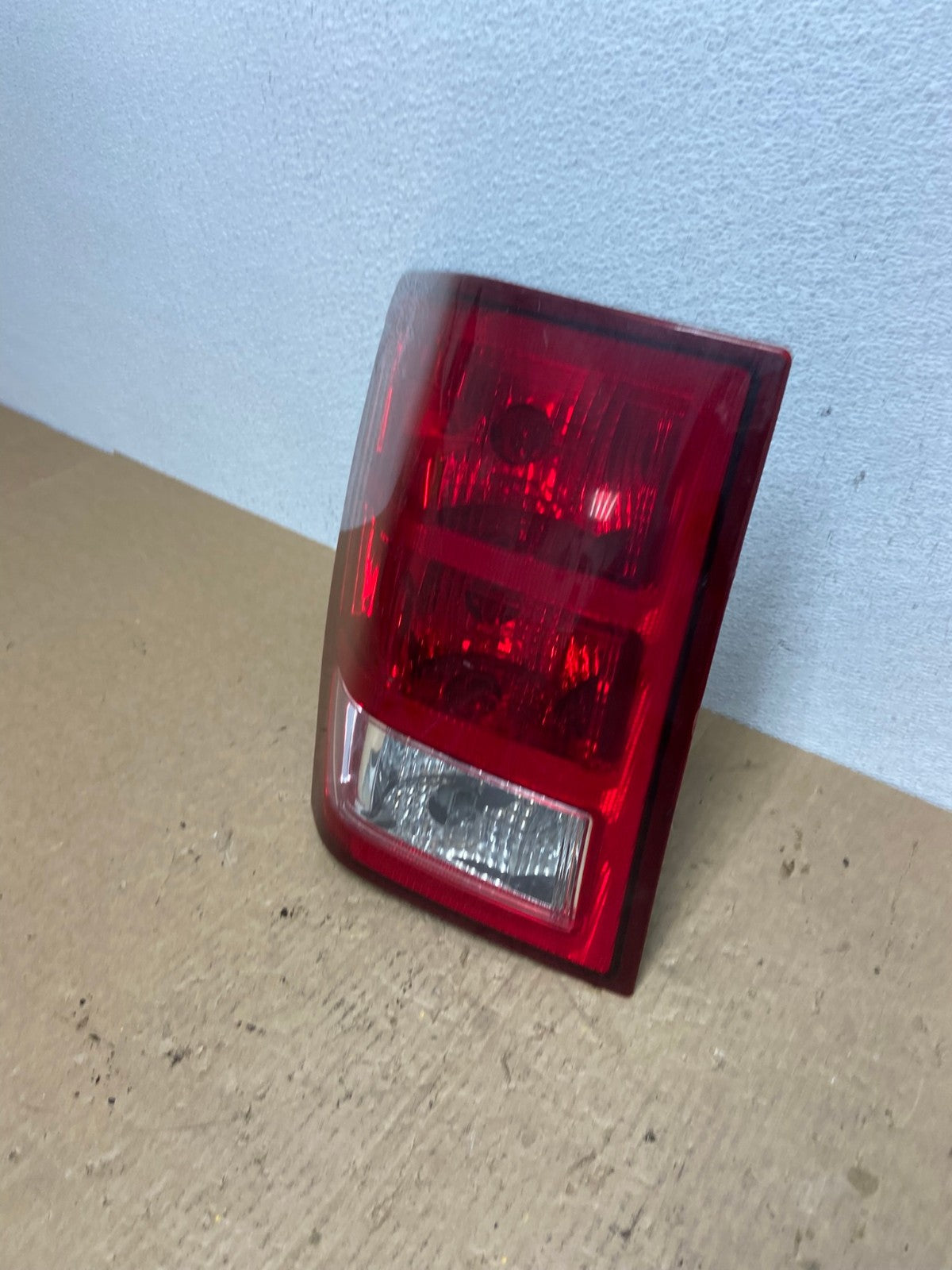 2005 to 2006 Jeep Grand Cherokee Left Driver Side Lh Tail Light AC1383 LK1