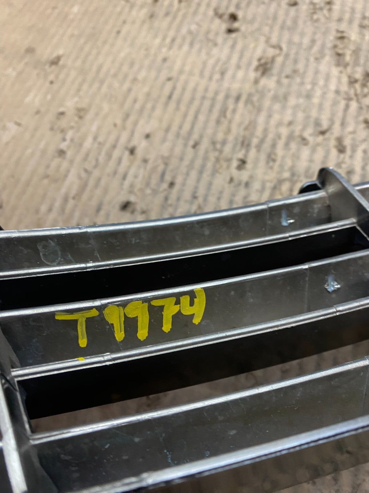 2004 Lexus ES330 Front Upper Grill Grille OEM t9974 DG6