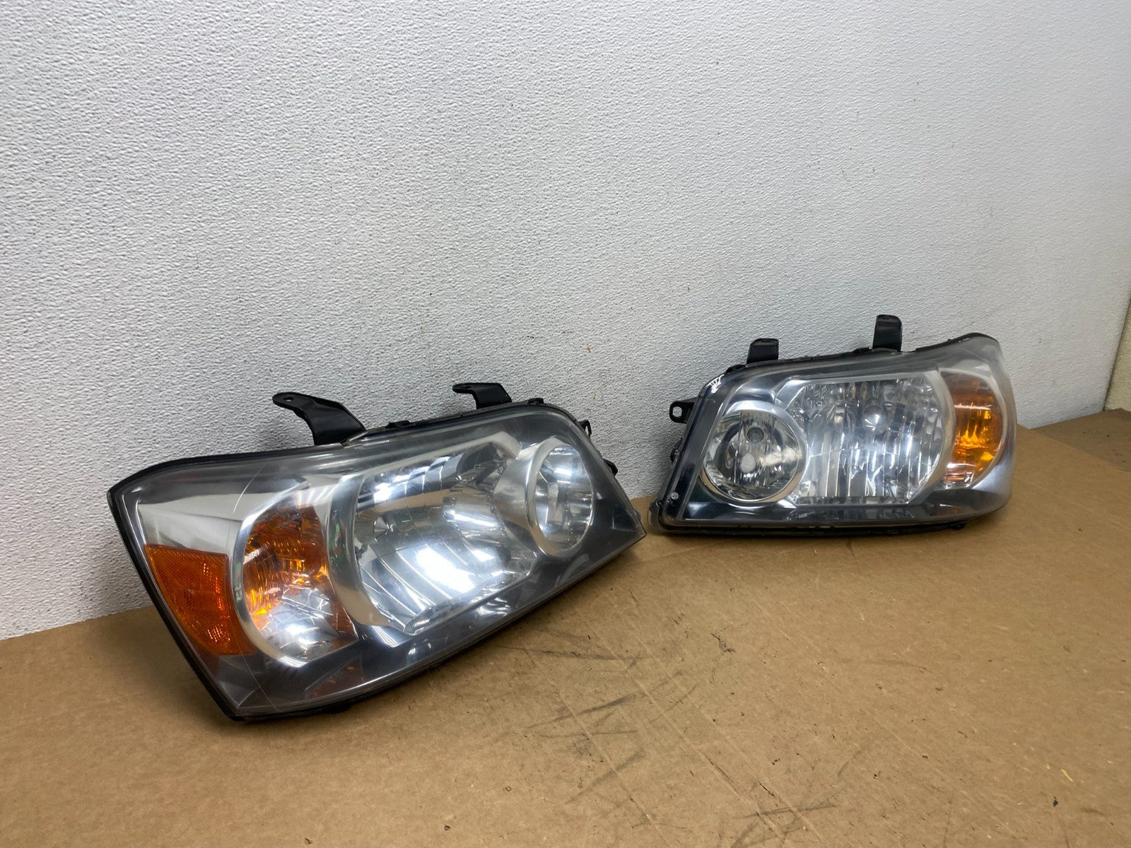 2004 2005 2006 Toyota Highlander Headlights Left+Right Side AD6327 DW2